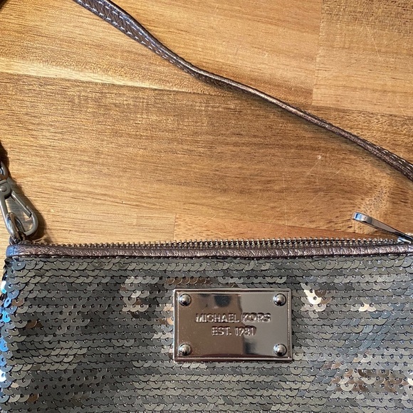 MICHAEL KORS ⭐️ sequin mini bag/wristlet - Picture 2 of 6